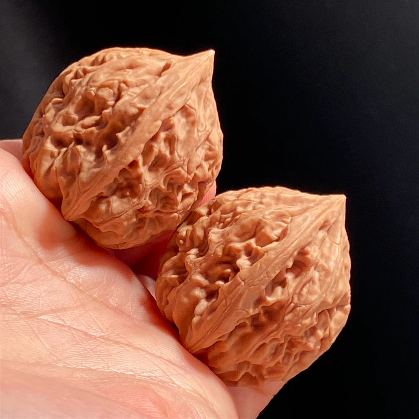 Old Tree Chicken Heart Wenwan Walnuts — One of the Four Famous Walnuts. Traditional Classic. Dense Structure. Stable Patina.