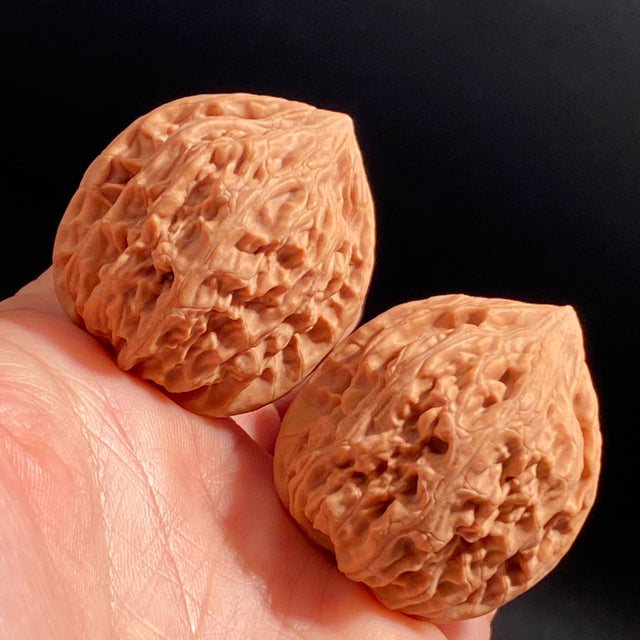 Old Tree Chicken Heart Wenwan Walnuts — One of the Four Famous Walnuts. Traditional Classic. Dense Structure. Stable Patina.