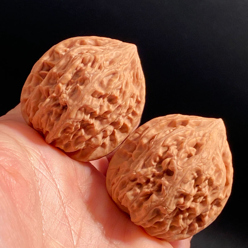 Old Tree Chicken Heart Wenwan Walnuts — One of the Four Famous Walnuts. Traditional Classic. Dense Structure. Stable Patina.